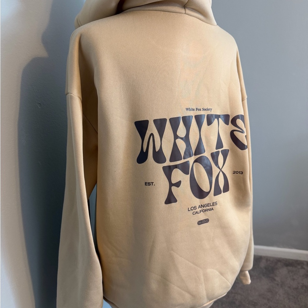 White Fox Offstage Hoodie NWOT - Picture 2 of 6
